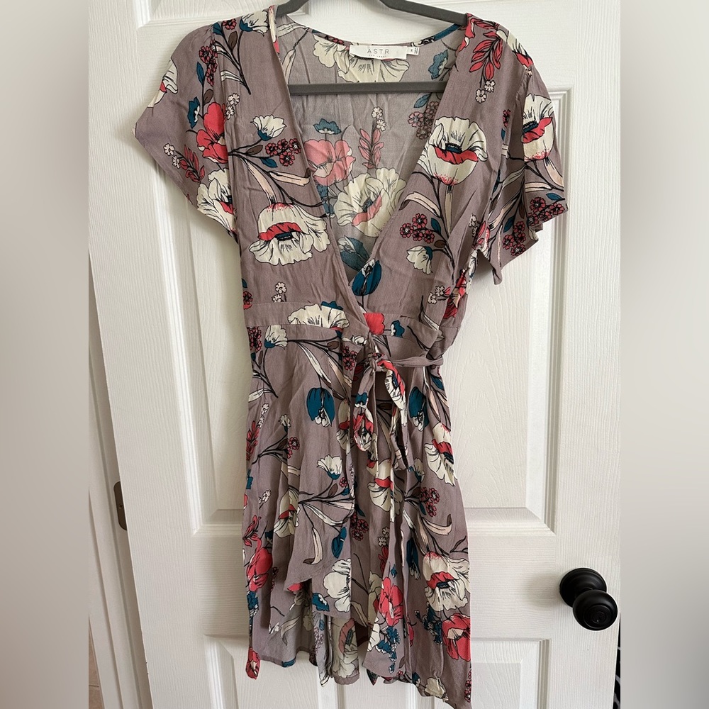 ASTR the Label Wrap Dress in dusty purple floral